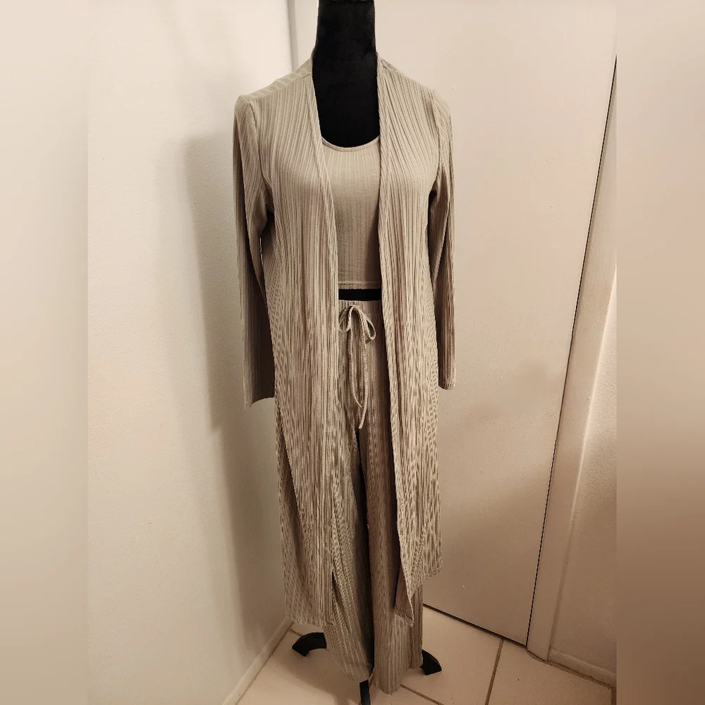 🪴 3-Piece Ribbed Lounge Set – Light Green (Small) - Picture 6 of 9